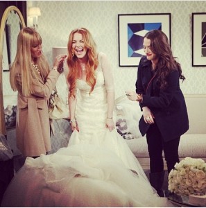 Lindsay Lohan sposa in 2 BROKE GIRLS (Joi).PNG